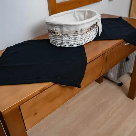 St. John Hill Apartment, Appartement *