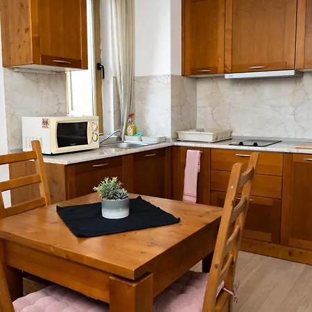 St. John Hill Apartment, Appartement *