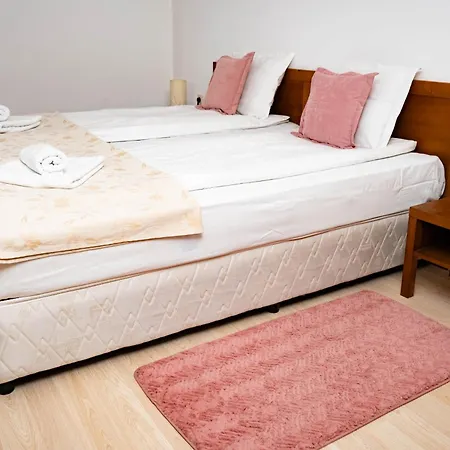 St. John Hill Apartment, Μπάνσκο