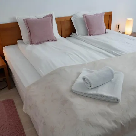 St. John Hill Apartment, * Μπάνσκο